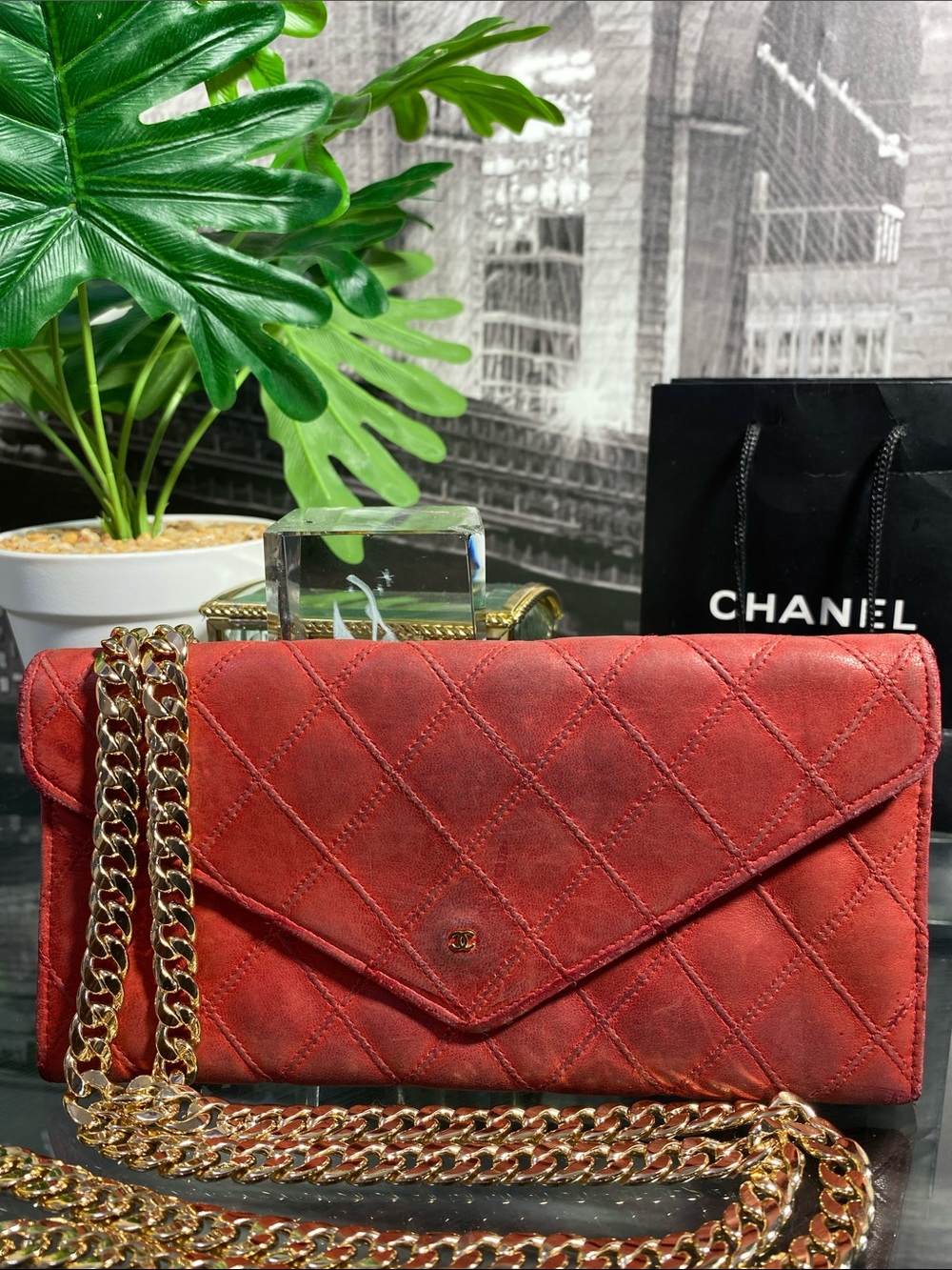 Authentic CHANEL Red Quilted CC Leather Envelope Flap Wallet - Picture 3 of 17